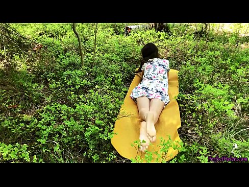 ❤️ Stranger on Tinder Masturbates My Pussy and Fucks Passionately in the woods (En främling på Tinder onanerar min fitta och knullar passionerat i skogen) ️❌ Anal video at us ❌