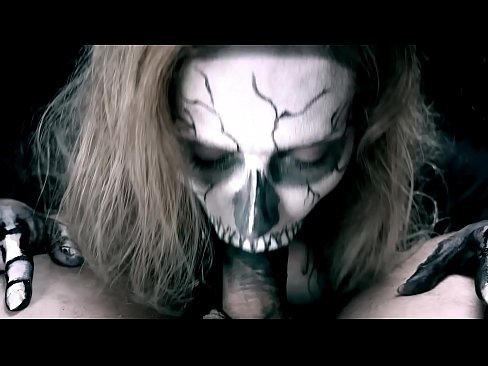 ❤️ Demonflicka suger kuk med sin svarta mun och sväljer sperma. ️❌ Anal video at us ❌